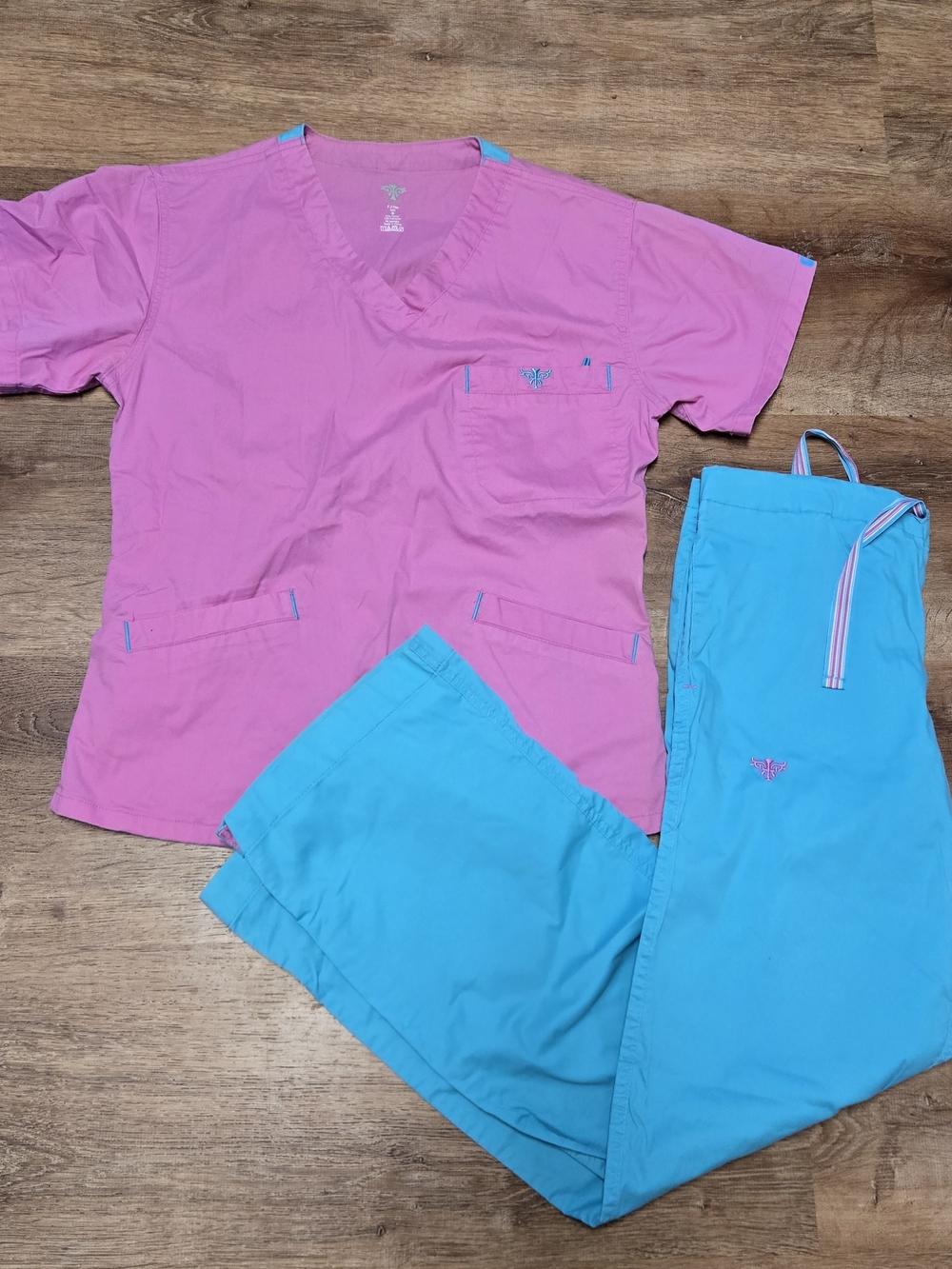 Med Couture Pink Top Aqua Blue Scrub Pants Small Top Extra Small Pants E-Z Flex